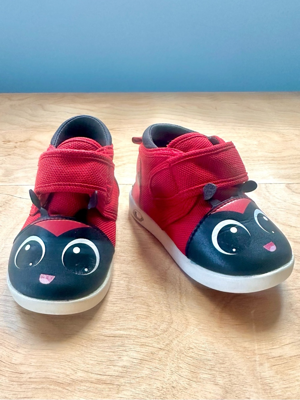 ikiki Ladybug Squeaker Shoes Toddler Size 5 Red Black Velcro Sneakers